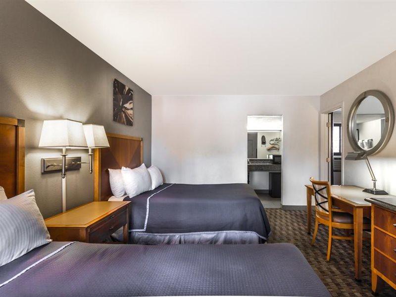 Howard Johnson By Wyndham Scottsdale Old Town Exterior photo