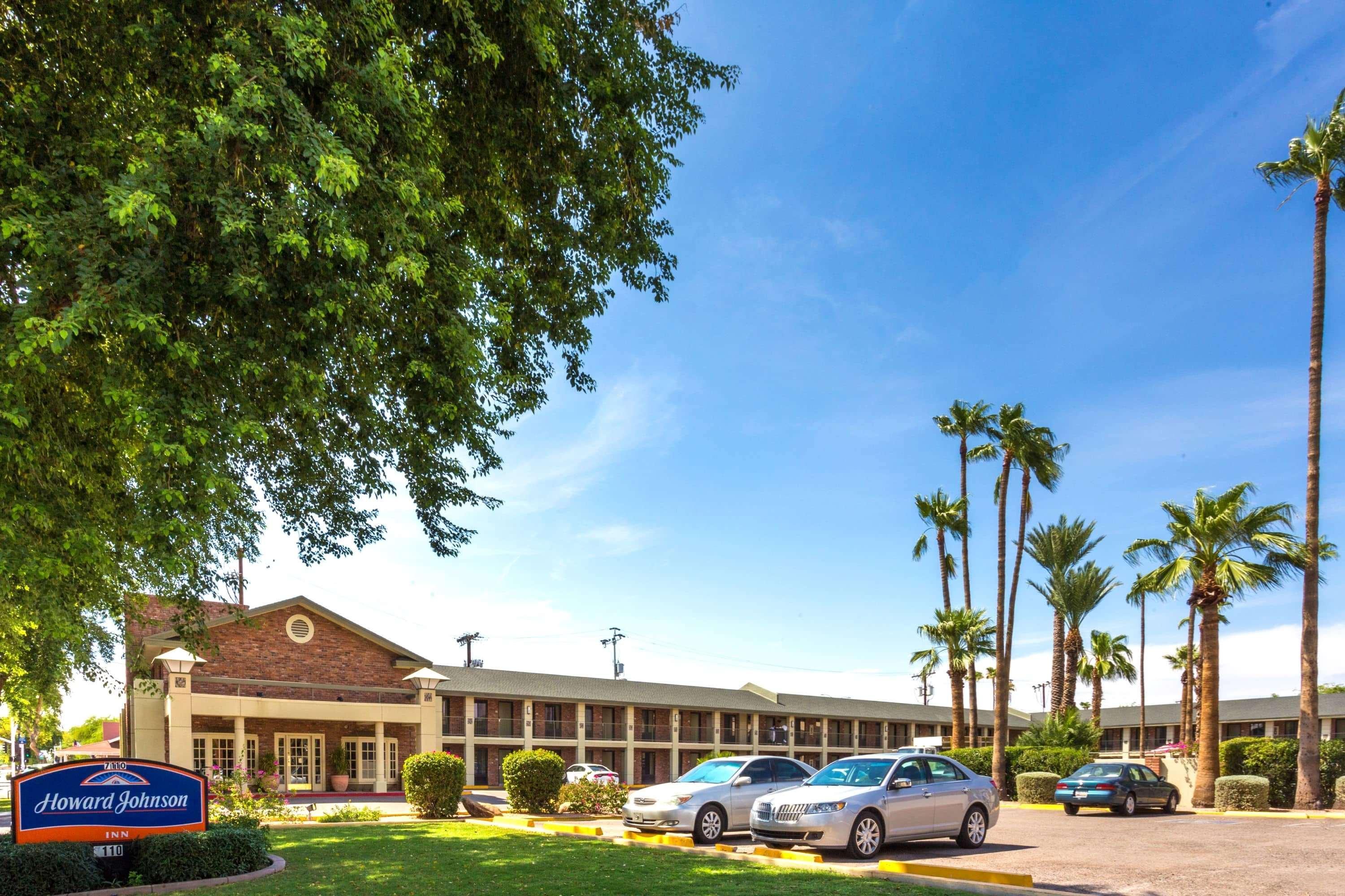 Howard Johnson By Wyndham Scottsdale Old Town Exterior photo