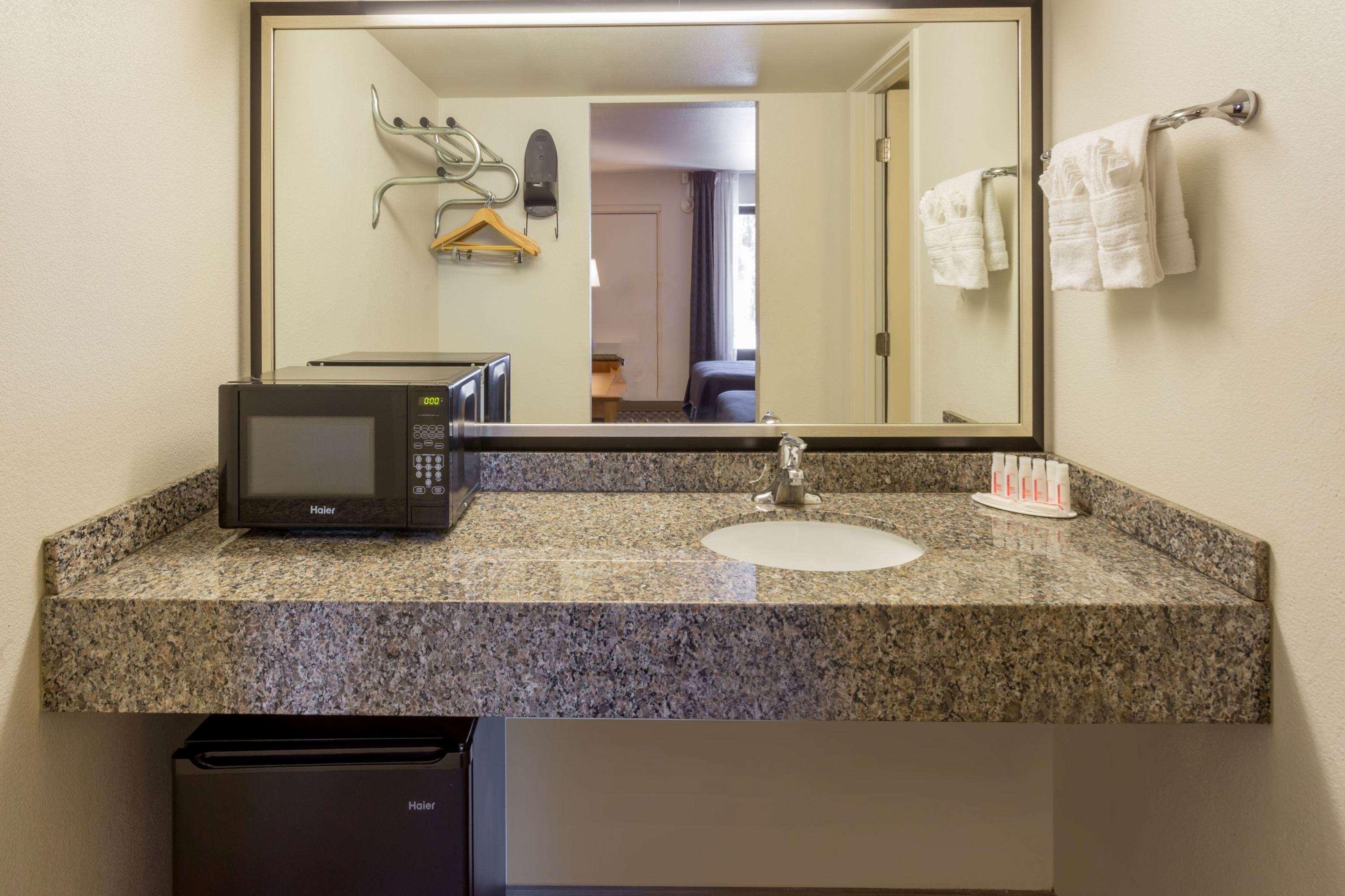 Howard Johnson By Wyndham Scottsdale Old Town Exterior photo