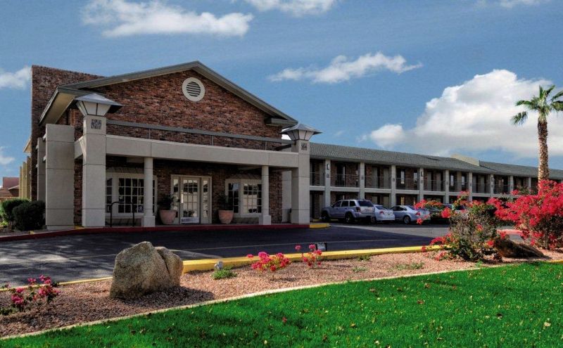 Howard Johnson By Wyndham Scottsdale Old Town Exterior photo
