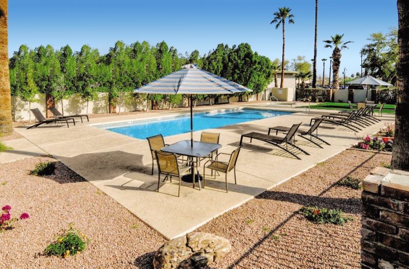 Howard Johnson By Wyndham Scottsdale Old Town Exterior photo